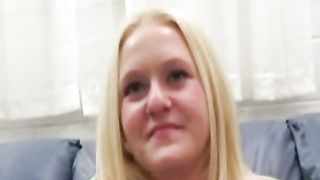 Anteprima del video: Deliziosa troia bionda