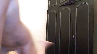 Collegiale bionda gioca con la figa in webcam