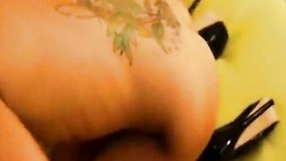 Bruna amatoriale lecca palle in cam