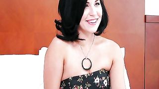 Sexy pin-up mangia sborra