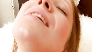 Rossa amatoriale si masturba