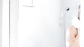 Anteprima del video: Dopo la doccia una super scopata