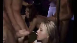 Anteprima del video: Brunetta amatoriale scopata in pubblico