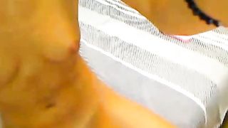 Anteprima del video: Orgasmo in cam di pussy rasata