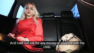 Bionda girl scopata in taxi