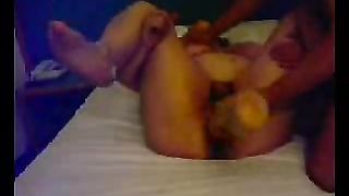 Sfondata con mega dildo