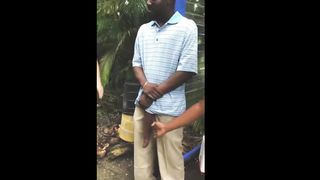 Africano col cazzo lungo 50 cm alla fermata autobus