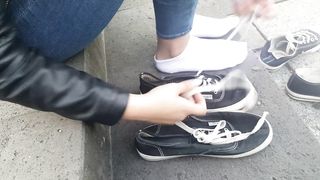 Esibizionista la mia amica, i suoi piedini