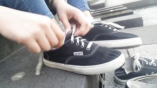 Esibizionista la mia amica, i suoi piedini