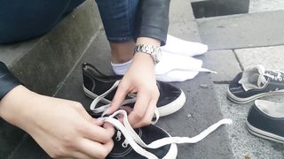 Esibizionista la mia amica, i suoi piedini