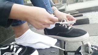 Esibizionista la mia amica, i suoi piedini