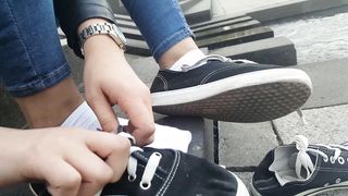 Esibizionista la mia amica, i suoi piedini