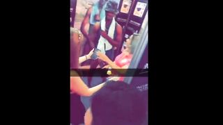 Africano con cazzo di 50 cm si fa toccare e fotografare