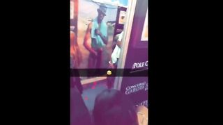 Africano con cazzo di 50 cm si fa toccare e fotografare