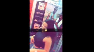 Africano con cazzo di 50 cm si fa toccare e fotografare