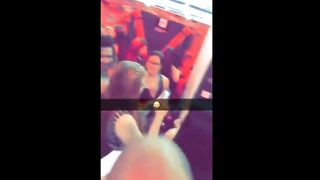 Africano con cazzo di 50 cm si fa toccare e fotografare