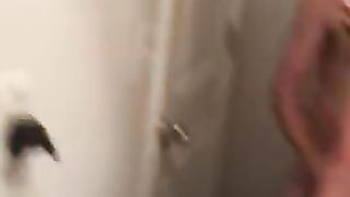 Posseduta da dietro nel bagno di casa