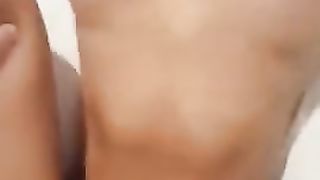 E' una goduria vedere le sue tettone sballonzolanti