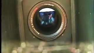 La bella moretta riceve due sborrate in culo