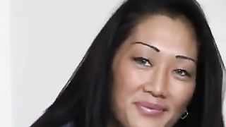 Bella cinesina preferisce l'anale