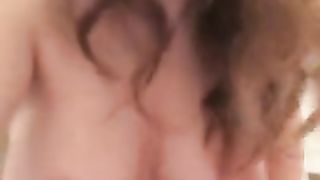 Saltella sul cazzo e si filma mentre gode