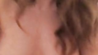 Saltella sul cazzo e si filma mentre gode