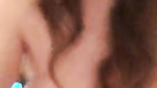 Saltella sul cazzo e si filma mentre gode