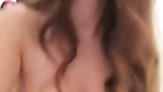 Saltella sul cazzo e si filma mentre gode