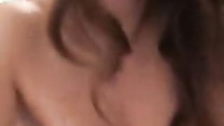 Saltella sul cazzo e si filma mentre gode