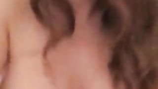 Saltella sul cazzo e si filma mentre gode