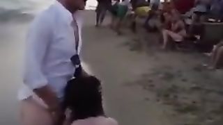 Anteprima del video: Italiano se lo fa succhiare in spiaggia davanti a tutti