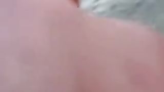 Italiano se lo fa succhiare in spiaggia davanti a tutti