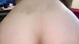 Guardate come fa ballare il suo culo sul cazzo!!!