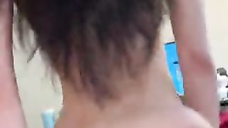 Guardate come fa ballare il suo culo sul cazzo!!!