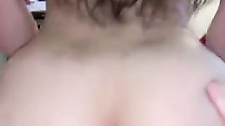 Guardate come fa ballare il suo culo sul cazzo!!!