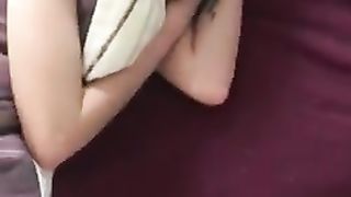 Sveglia la fidanzata con una bella sborrata in faccia