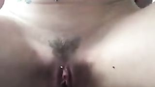 Appena torna da lavoro lo sbatte nel culo alla tipa