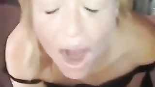 Mostruosa sborrata in faccia all'amante