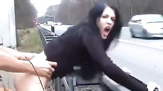 Scopata in autostrada sotto gli occhi di tutti