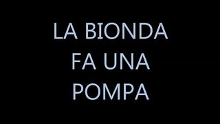 LA BIONDA FA UNA POMPA