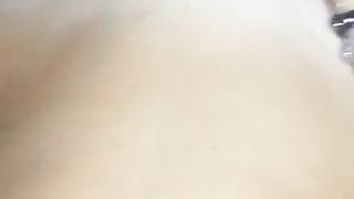 Italiana si masturba con dildo