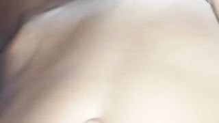 Italiana si masturba con dildo