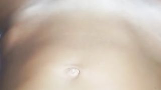 Italiana si masturba con dildo