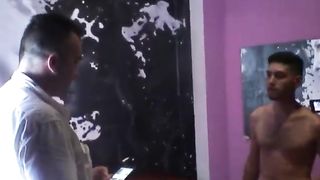 Alessandra ed il casting del cameriere 25enne Mirco