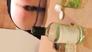 A cena con il suo culo ancora a disposizione