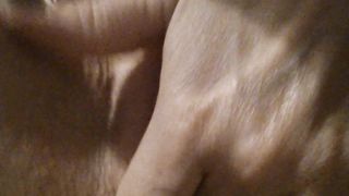 Moglie vacca si masturba con dedica all'amante