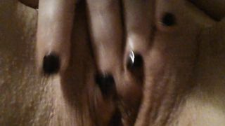 Moglie vacca si masturba con dedica all'amante