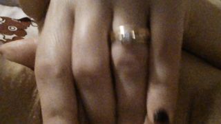 Moglie vacca si masturba con dedica all'amante