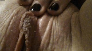 Anteprima del video: Moglie vacca si masturba con dedica all'amante