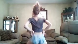 18enne twerka col suo bel culetto